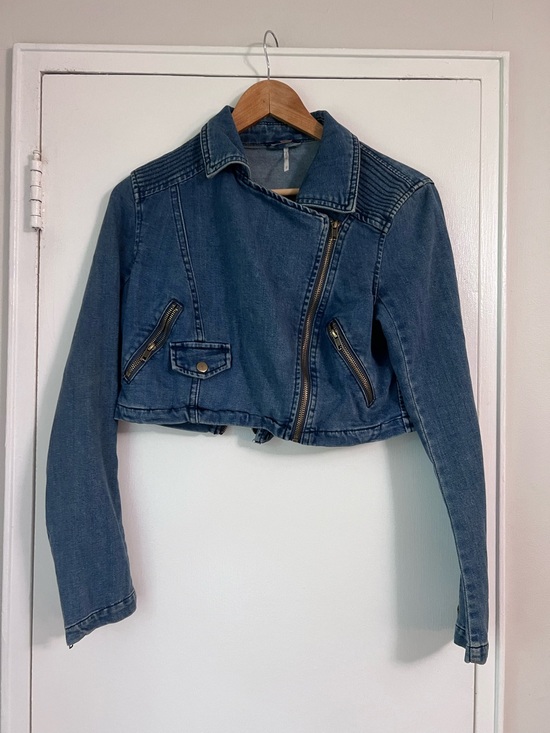 Free People Jackets & Blazers - Free People Denim Cropped Moto Jacket - Size Small